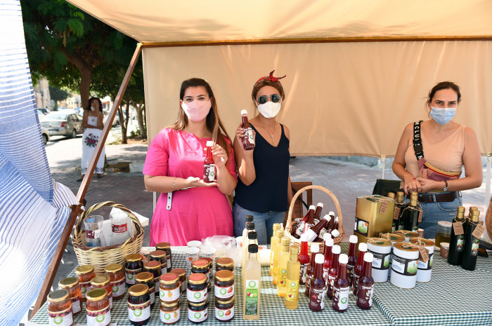 TARSUS’TA AÇILAN YERYÜZÜ PAZARI YOĞUN İLGİ GÖRDÜ