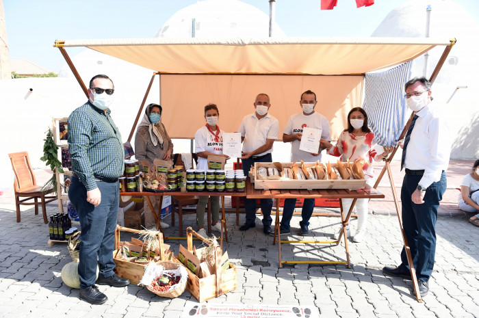 TARSUS’TA AÇILAN YERYÜZÜ PAZARI YOĞUN İLGİ GÖRDÜ