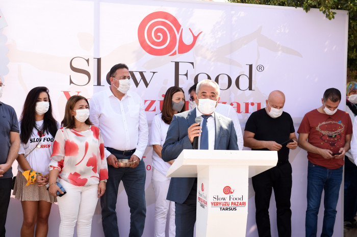 TARSUS’TA AÇILAN YERYÜZÜ PAZARI YOĞUN İLGİ GÖRDÜ