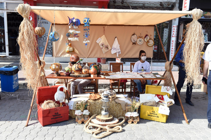 TARSUS’TA AÇILAN YERYÜZÜ PAZARI YOĞUN İLGİ GÖRDÜ