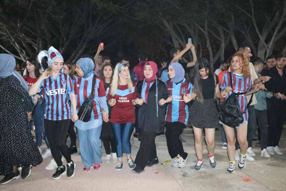 Mersin’de Trabzonspor’un şampiyonluğu coşkuyla kutlandı
