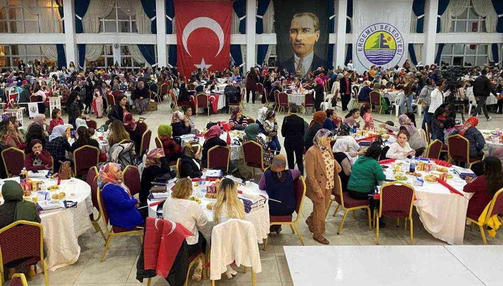 Bin 500 kadın ’Güçlü kadın, güçlü Türkiye’ sloganıyla bir araya geldi
