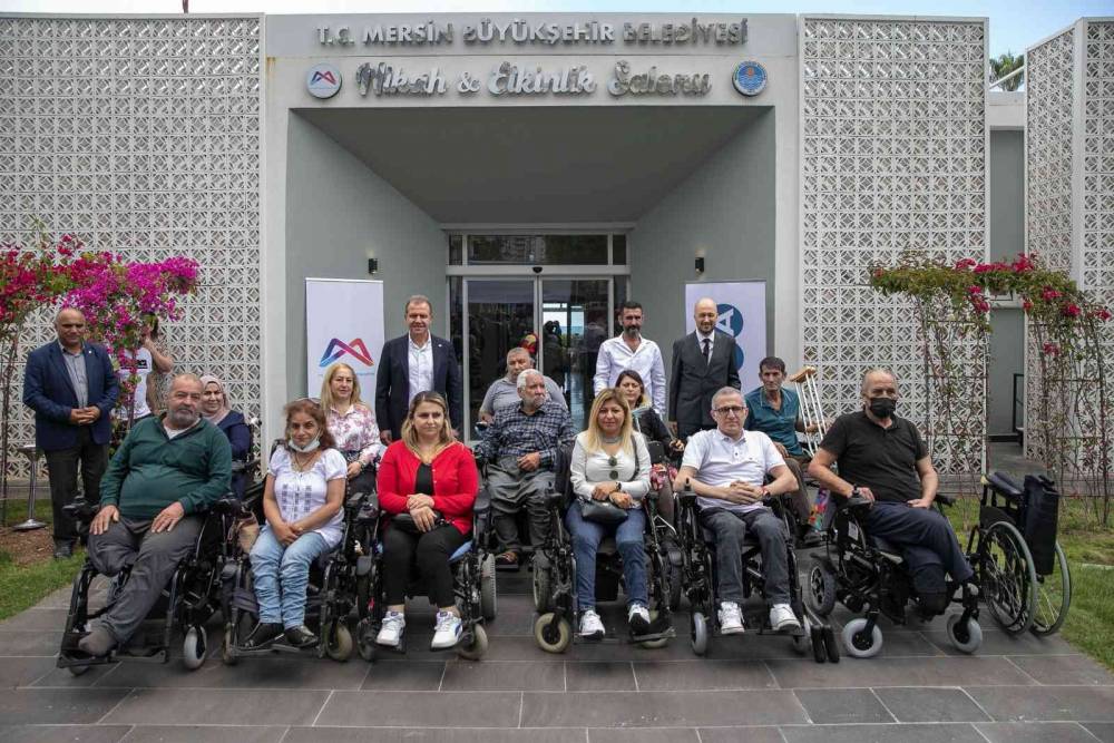 Mersin Büyükşehir Belediyesinden engellilere 60 akülü sandalye
