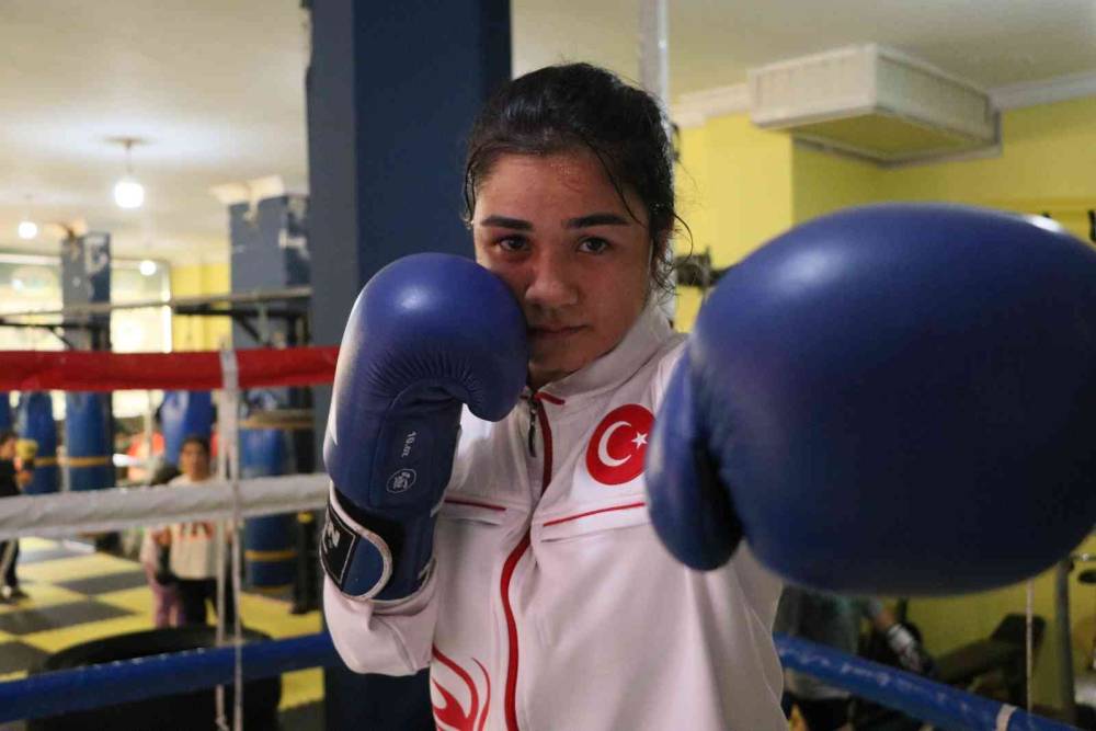 ’Minik boksör’ lakaplı Pınar Özkan’ın hedefi dünya şampiyonluğu