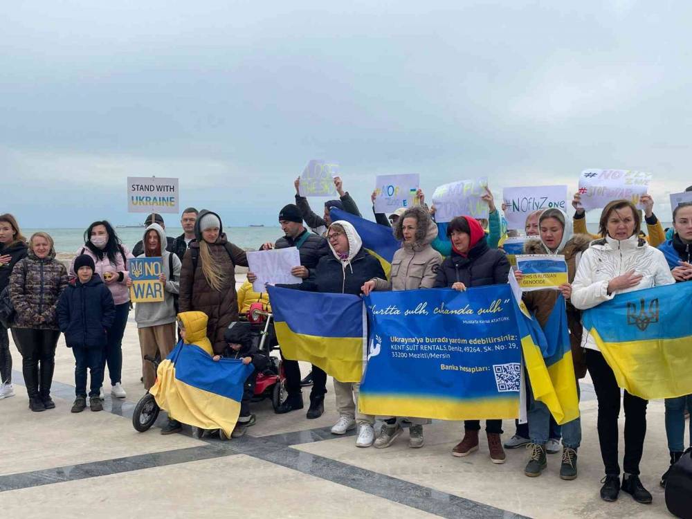 Mersin’deki Ukraynalılar, Rusya’nın saldırısını protesto etti
