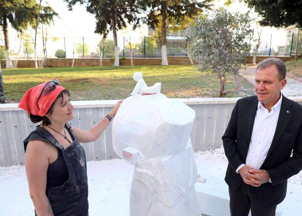 Başkan Seçer, ’Umut Çocuk’ heykelinin çalışmalarını inceledi

