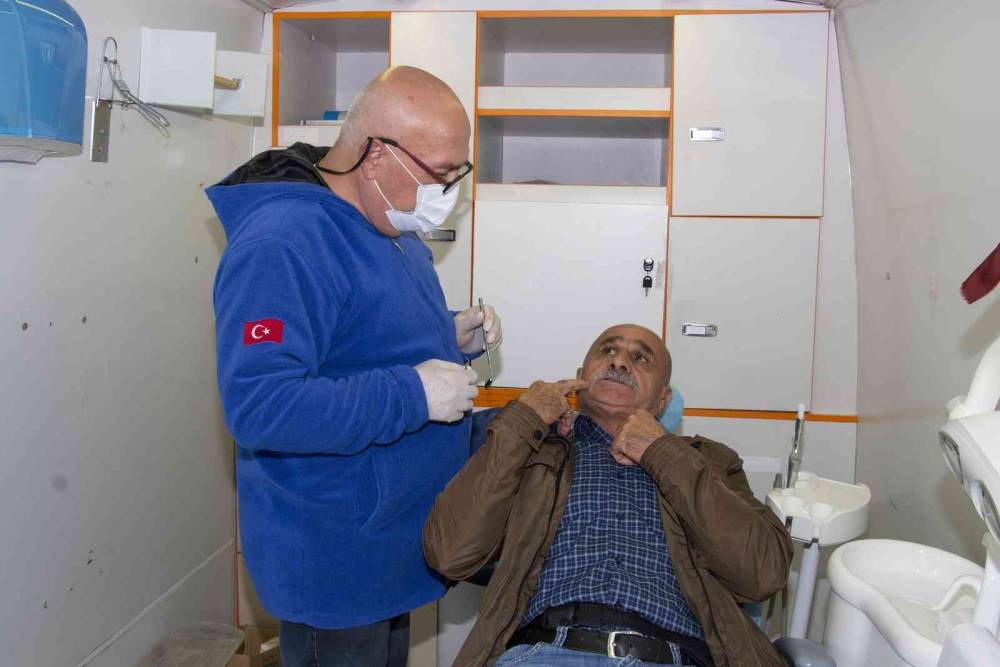 Mersin’de Emekli Evi üyelerine ücretsiz ağız ve diş sağlığı taraması
