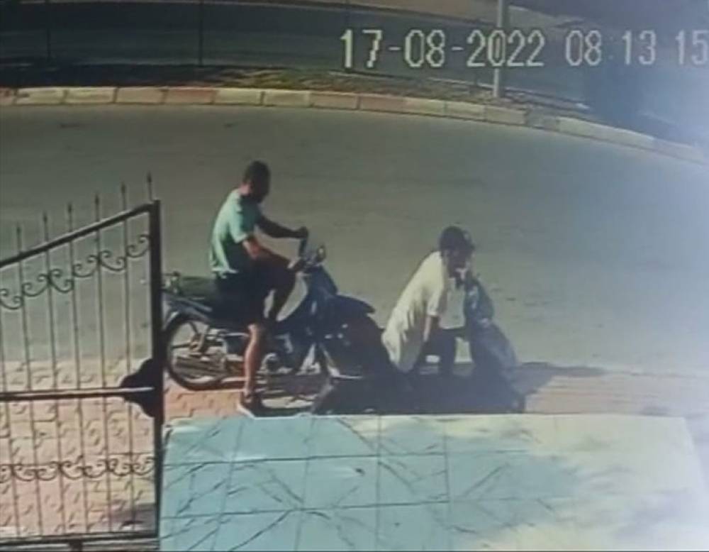 İş yerinin önüne park ettiği motosikletini çaldılar