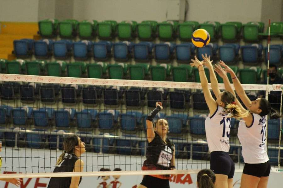BÜYÜKŞEHİR KADIN VOLEYBOL TAKIMI PLAY-OFF’LARA HAZIRLANIYOR