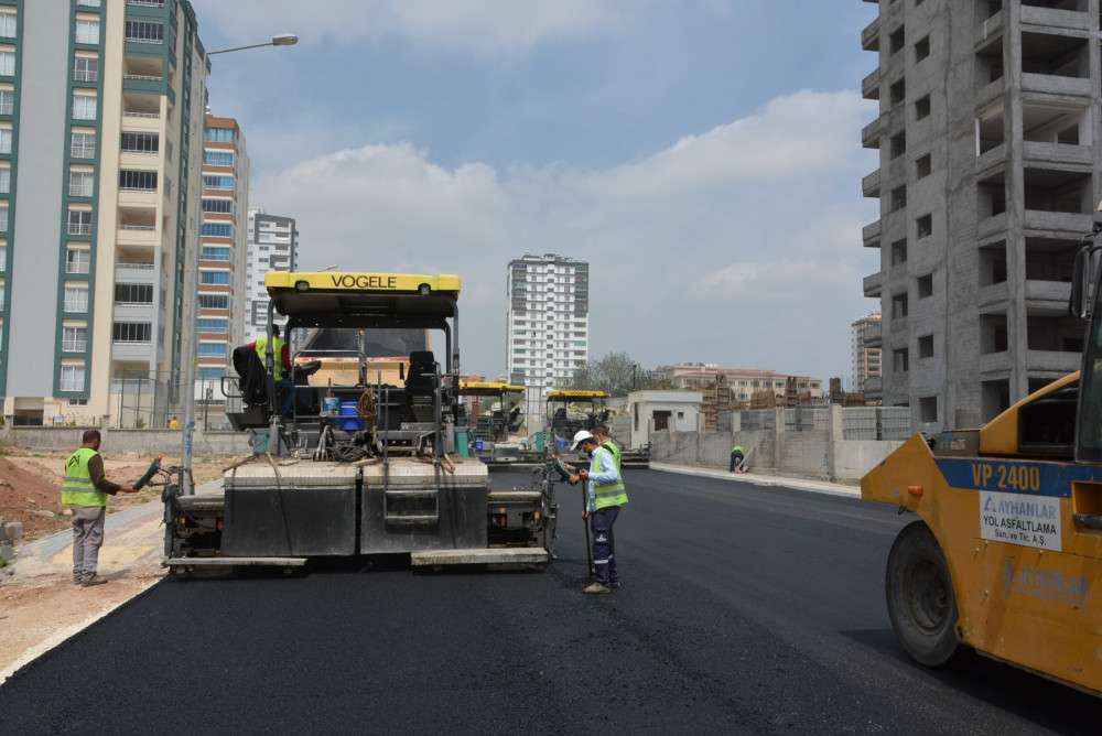  BÜYÜKŞEHİR BELEDİYESİ TARSUS TA ASFALT ATAĞINI SÜRDÜRÜYOR
