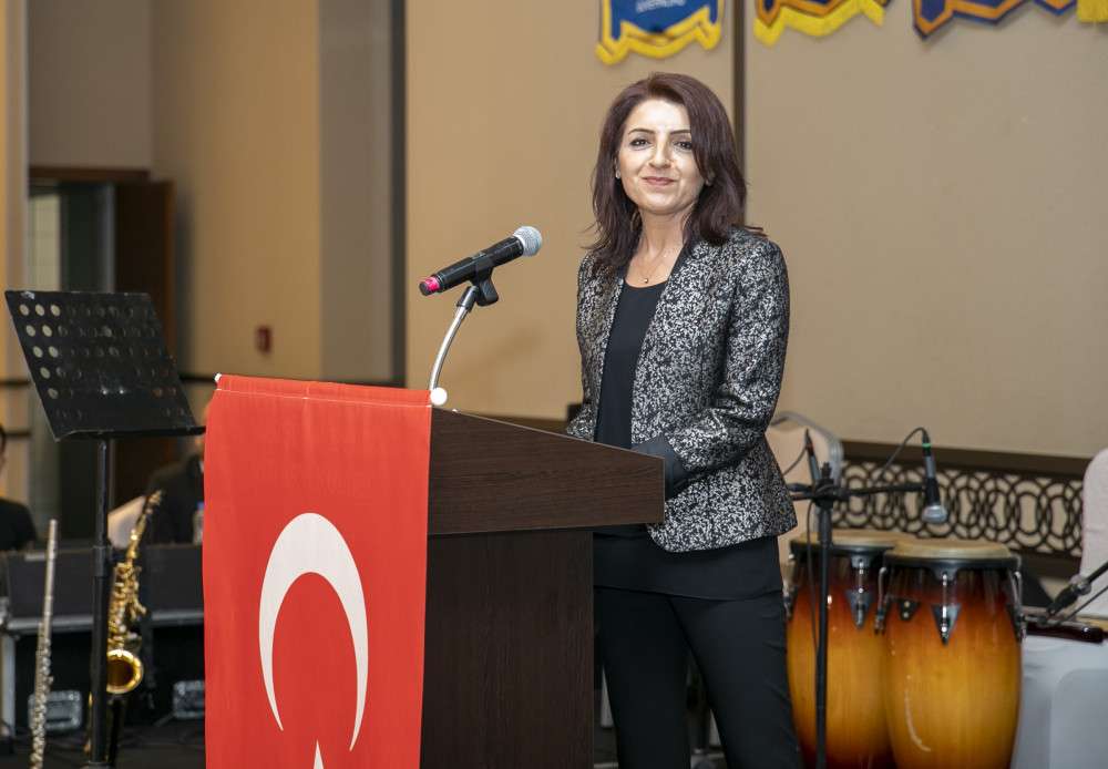 GÜLCAN KIŞ  ROTARY KULÜPLERİ’NİN CUMHURİYET BALOSU NA KATILDI