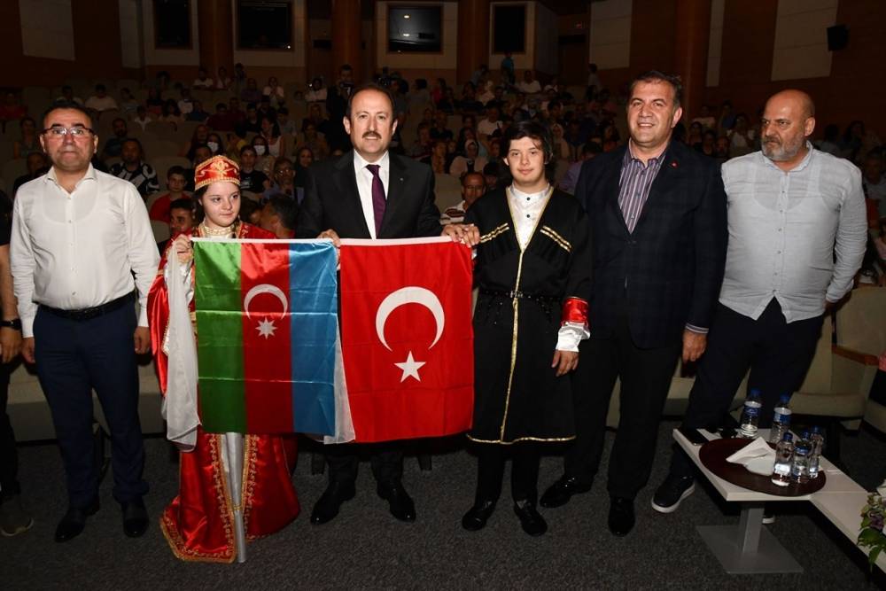 Türk Halk Müziği Öğretmenler Korosu konser verdi

