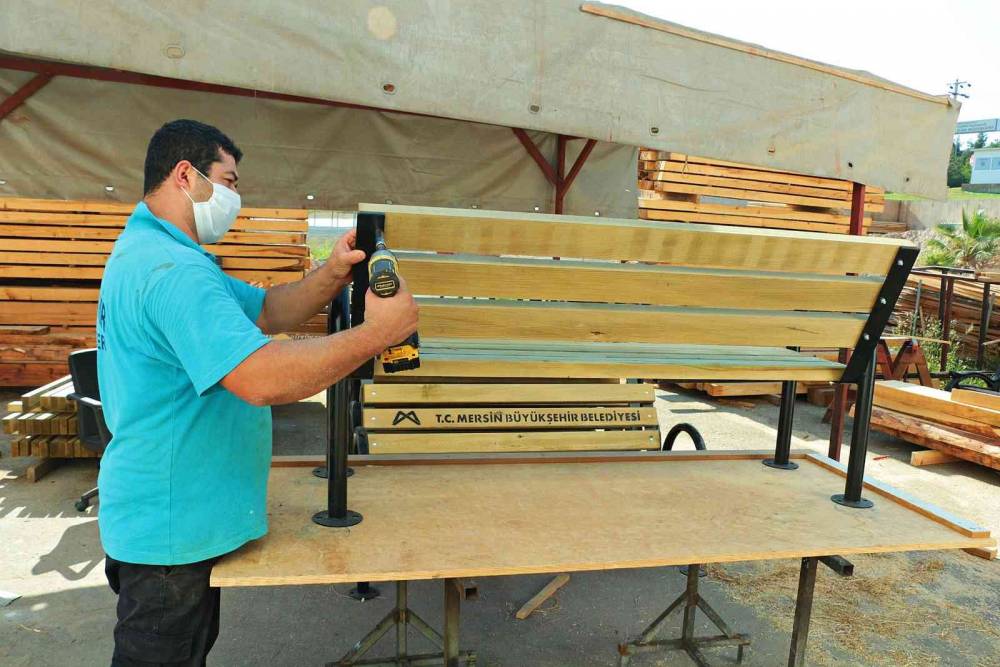 Mersin Büyükşehir Belediyesi, marangoz atölyesinde binlerce liralık tasarruf sağlıyor
