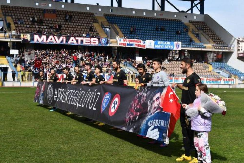 Karabük İdman Yurdu ile Zonguldak Kömürspor depremzedeler için oynadı 