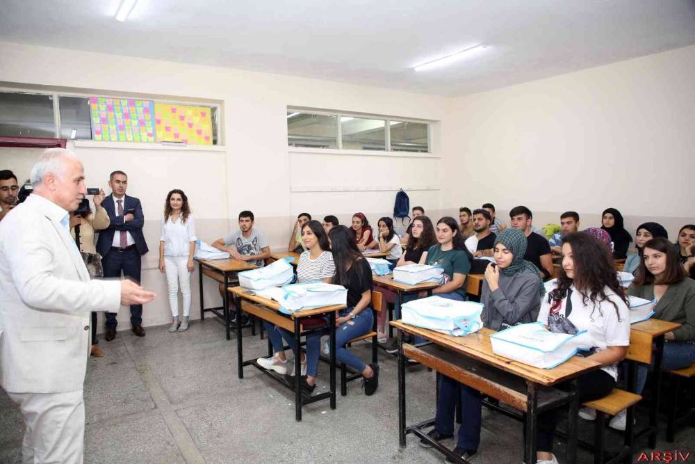 Akdeniz Belediyesi Etüt Merkezinden tercih yapacak gençlere destek
