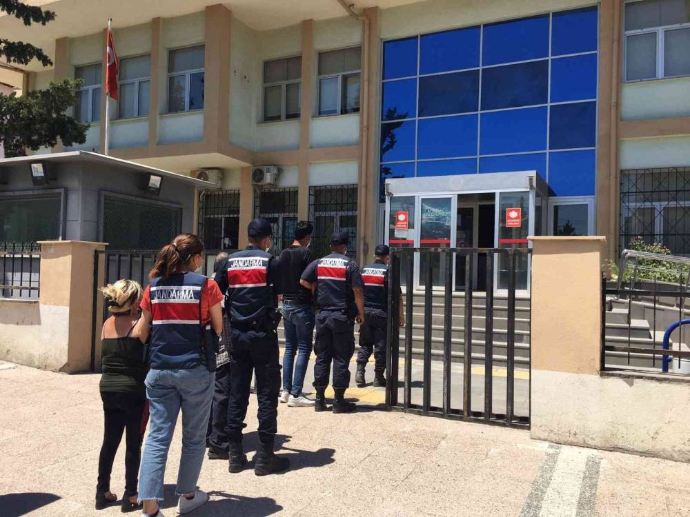 Mersin’de fuhuş operasyonu: 4 kişi gözaltına alındı.