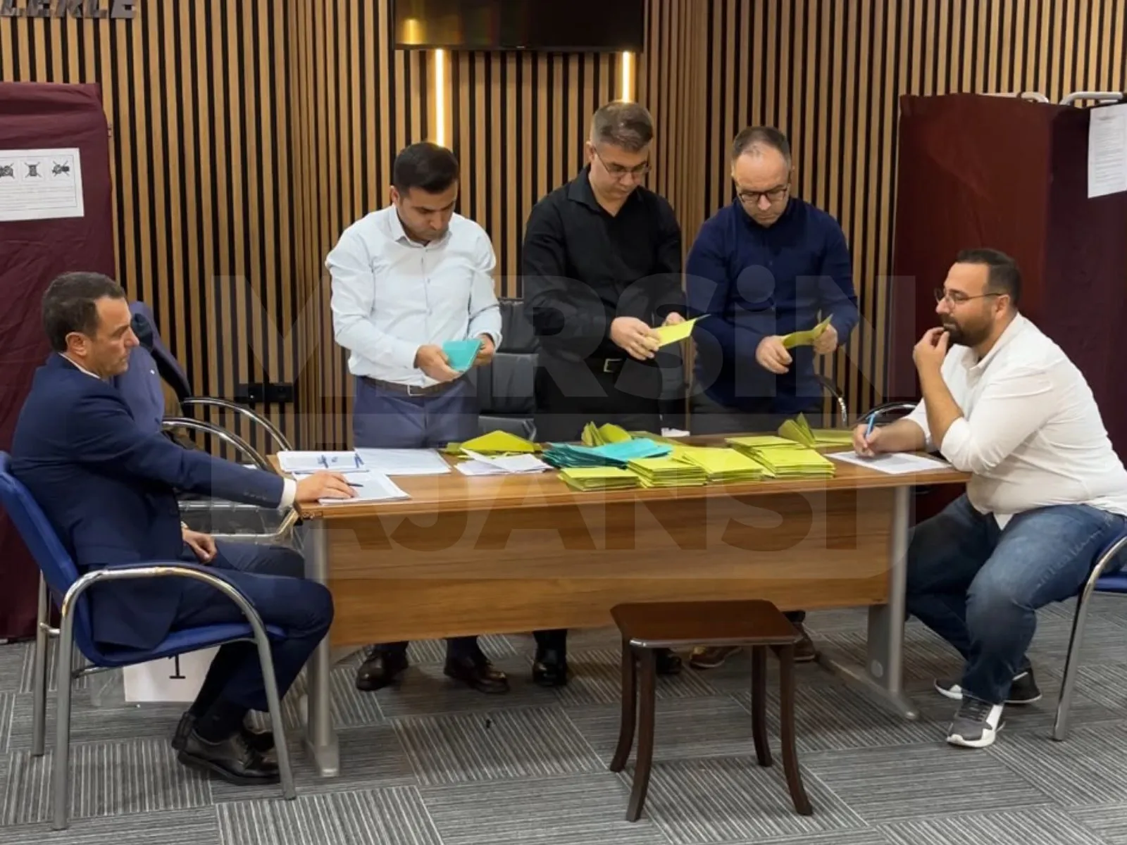 Tarsus Ticaret Borsası Seçiminde Eşitlik: Kurayla Belirlenen Mecliste Çoğunluk Veyis Avcı’nın Oldu
